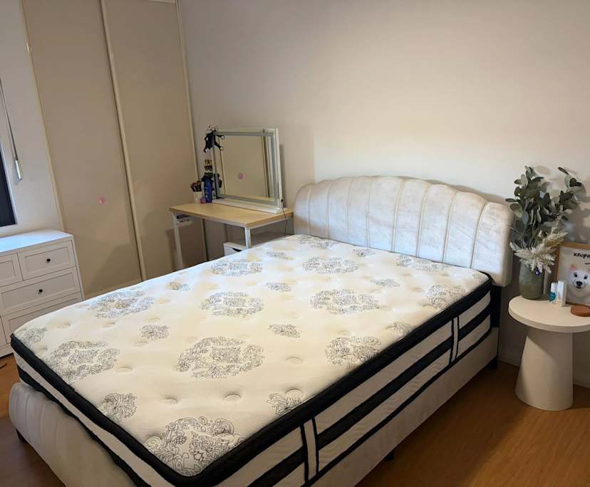 Room in a share house