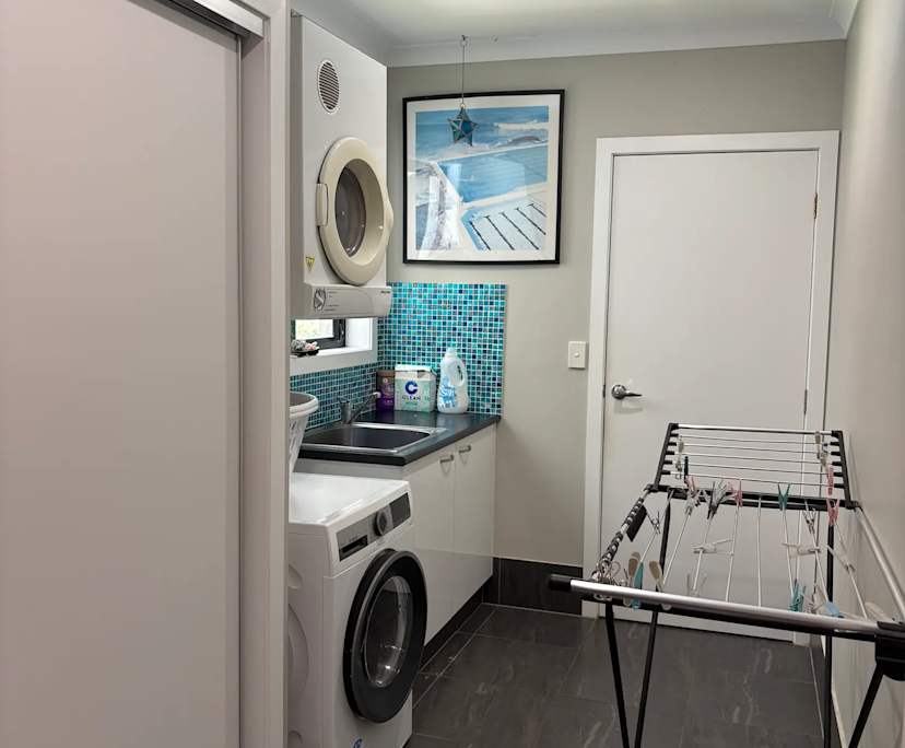 $350, Share-house, 4 bathrooms, Maudsland QLD 4210