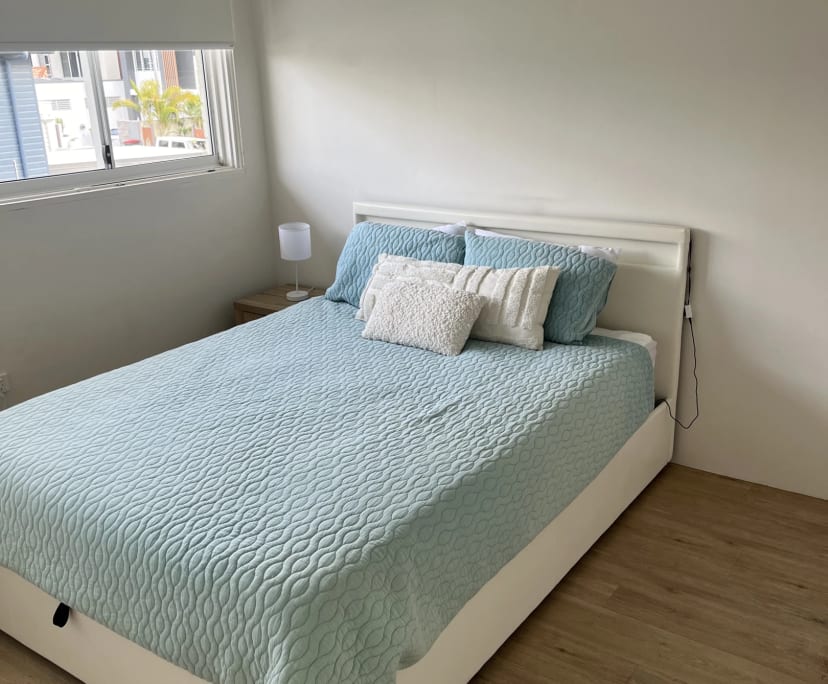 Furnished room in a flatshare