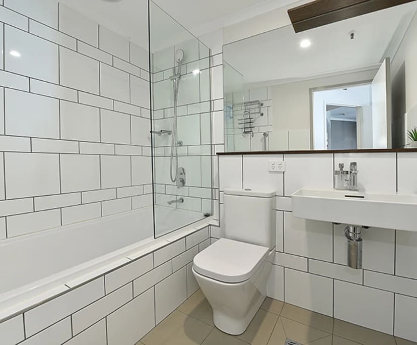 $1,060, Whole-property, 2 bathrooms, Melbourne VIC 3000