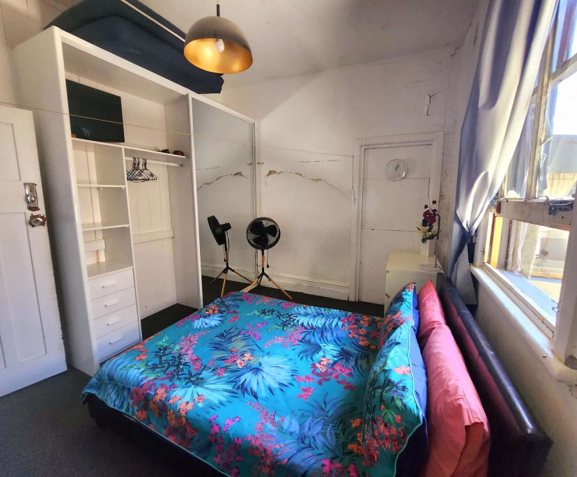 Furnished room in a flatshare