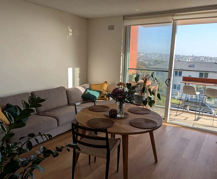 Furnished room in a flatshare