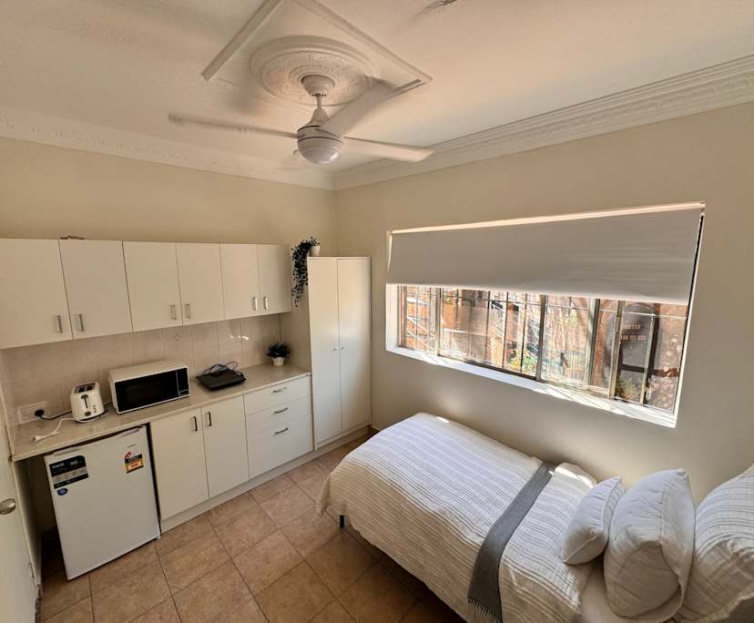 $550, Studio, 1 bathroom, Enmore NSW 2042