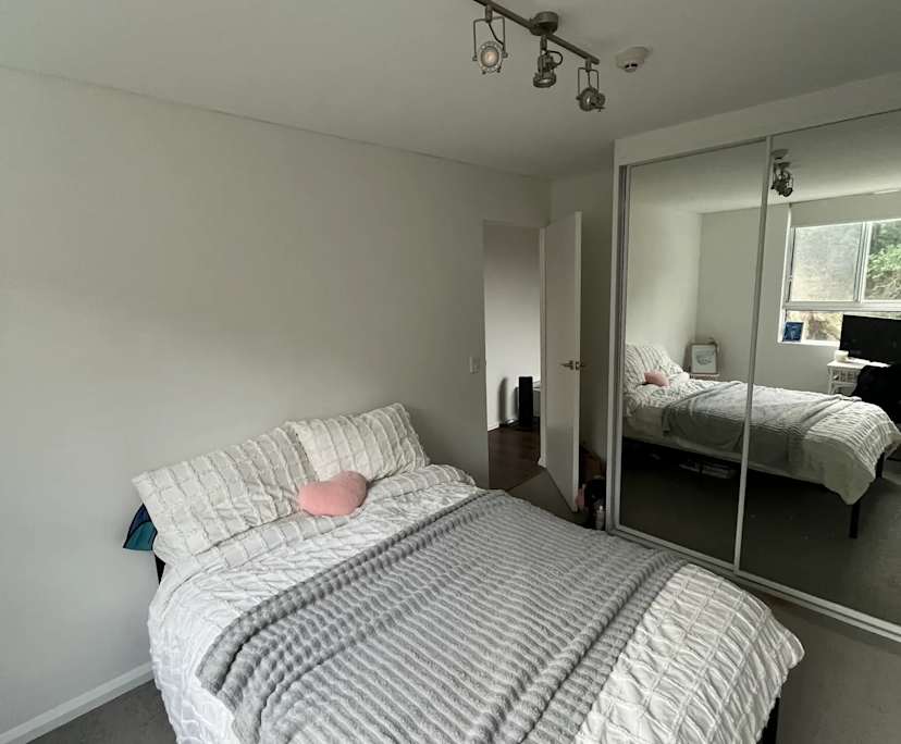 Furnished room in a flatshare