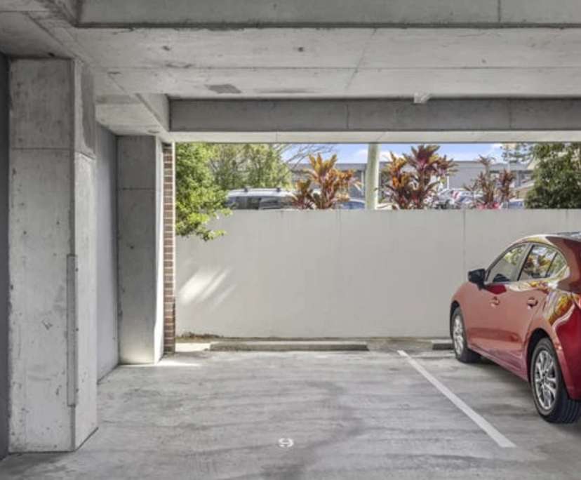 $850, Whole-property, 2 bathrooms, Morningside QLD 4170