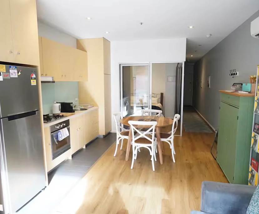 Furnished room in a flatshare