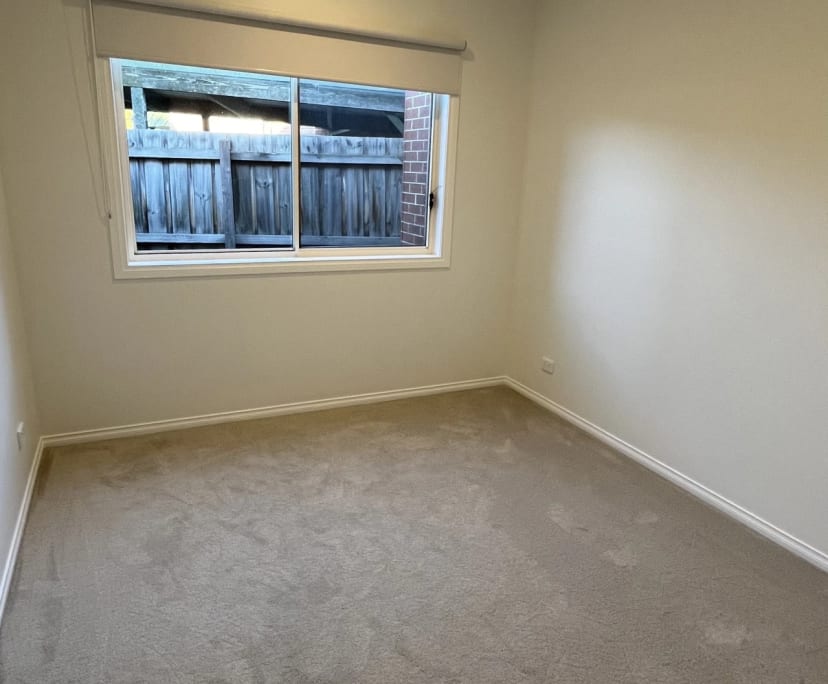 Room for Rent in Pakenham, VIC 250, Unfurnished,