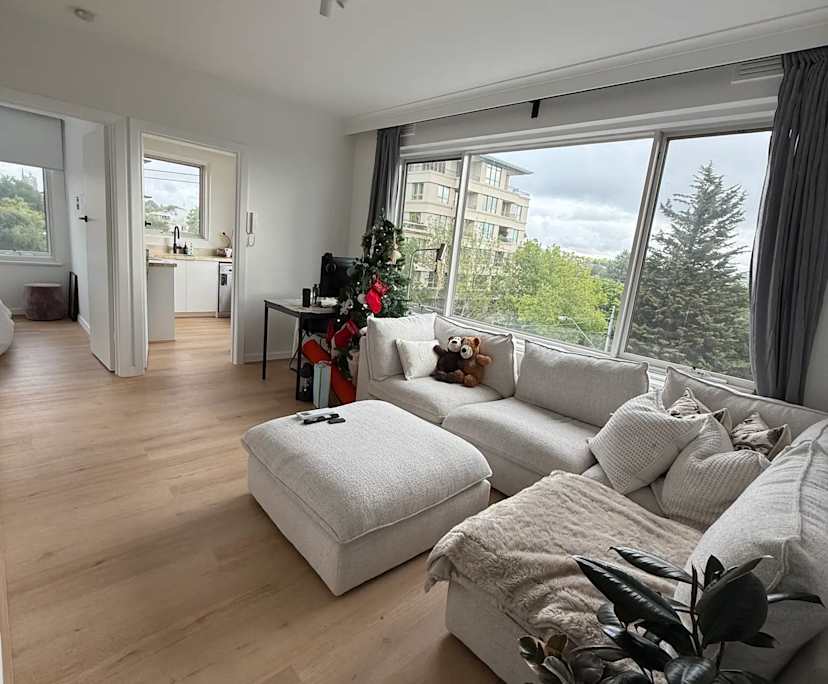 Whole property with 1 room for rent