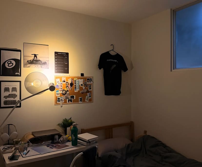 Furnished room in a flatshare