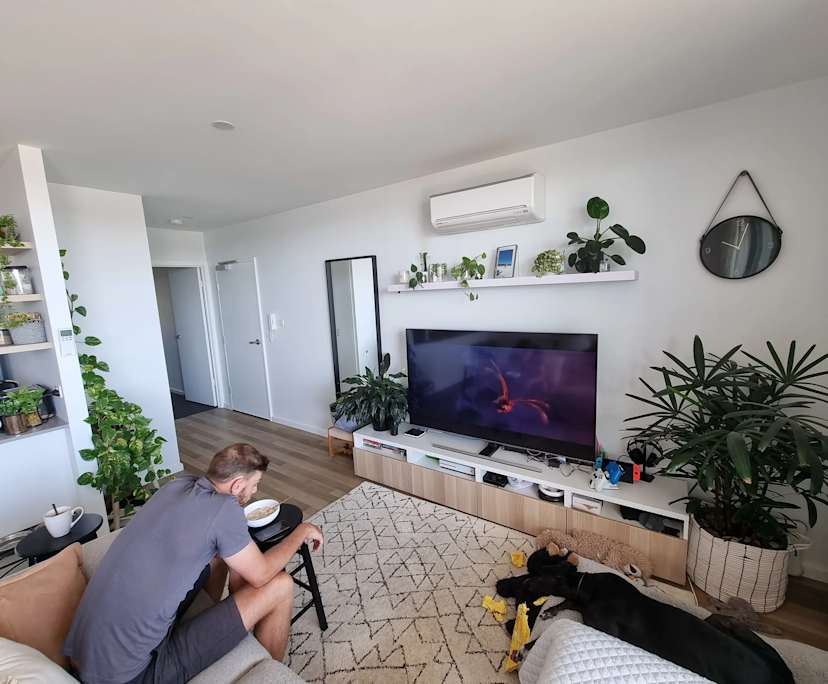 Unfurnished room with ensuite in a flatshare
