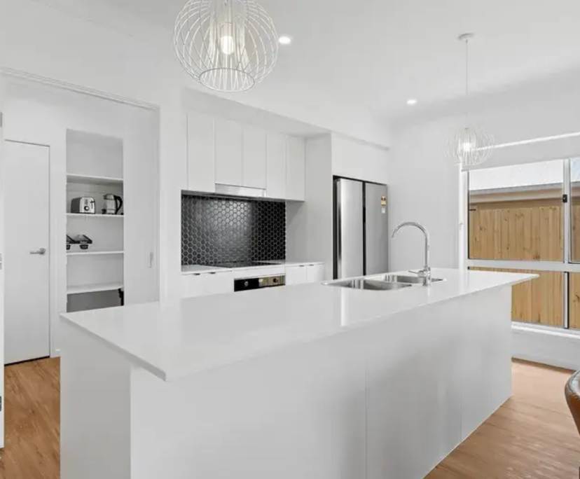 $320, Share-house, 3 bathrooms, White Rock QLD 4306