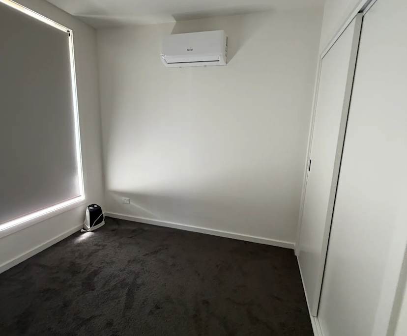 Unfurnished room with own bathroom