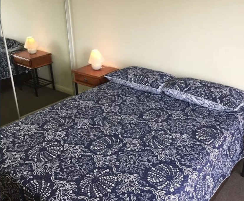 Furnished room in a flatshare