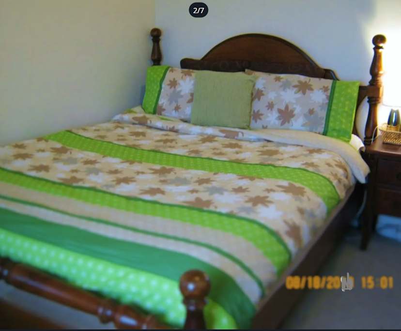 Furnished room in a flatshare