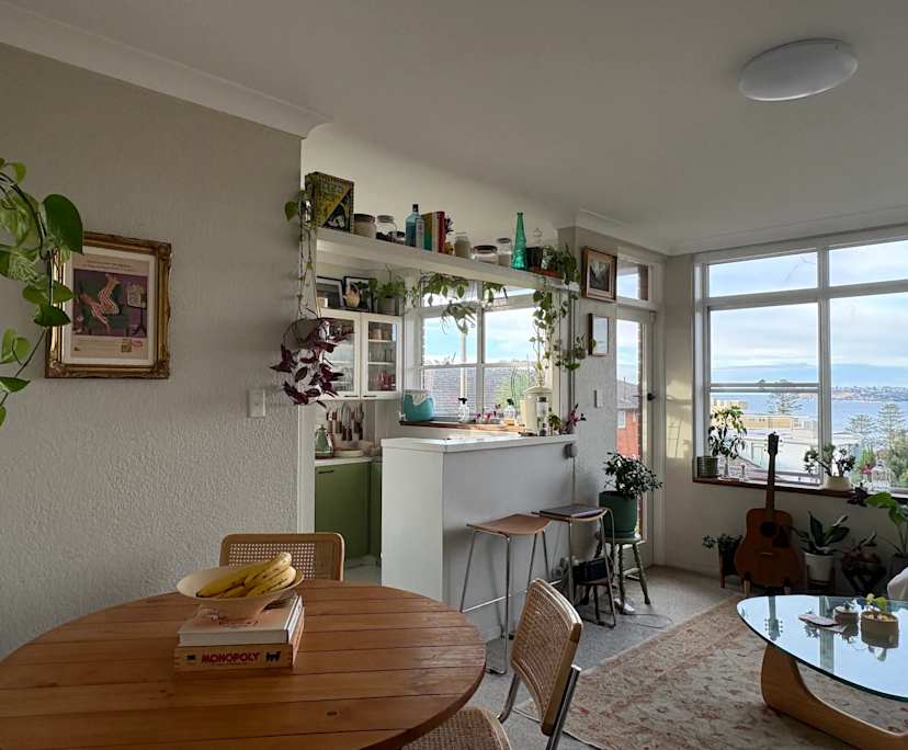Furnished room in a flatshare
