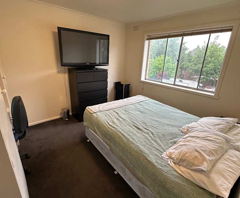 Furnished room in a flatshare