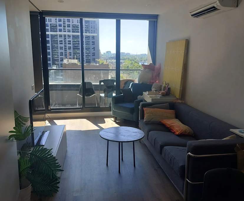 Furnished room in a flatshare