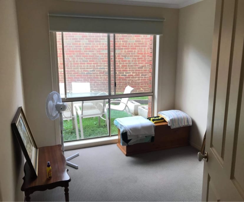 Furnished room in a flatshare