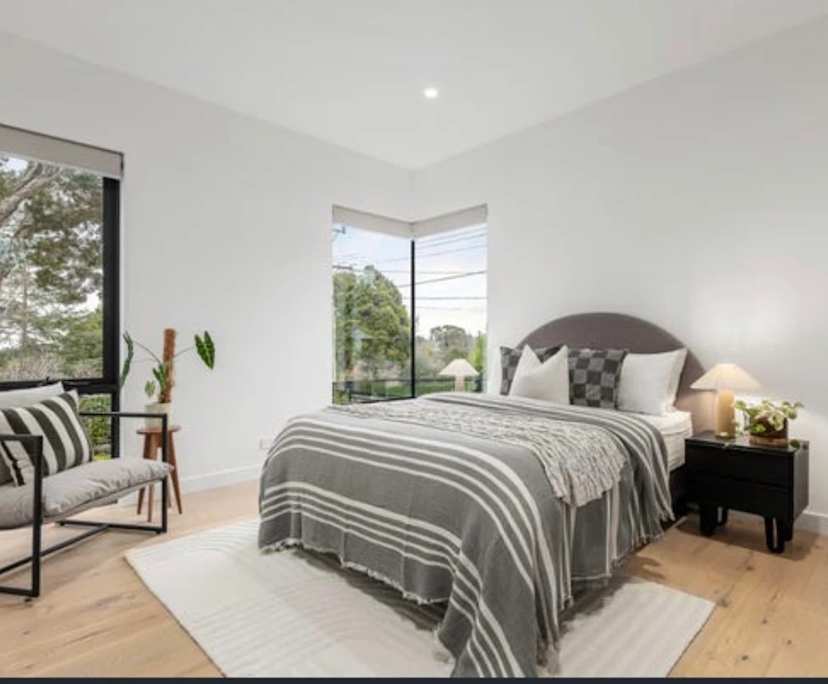 $350, Homestay, 4 bathrooms, Surrey Hills VIC 3127