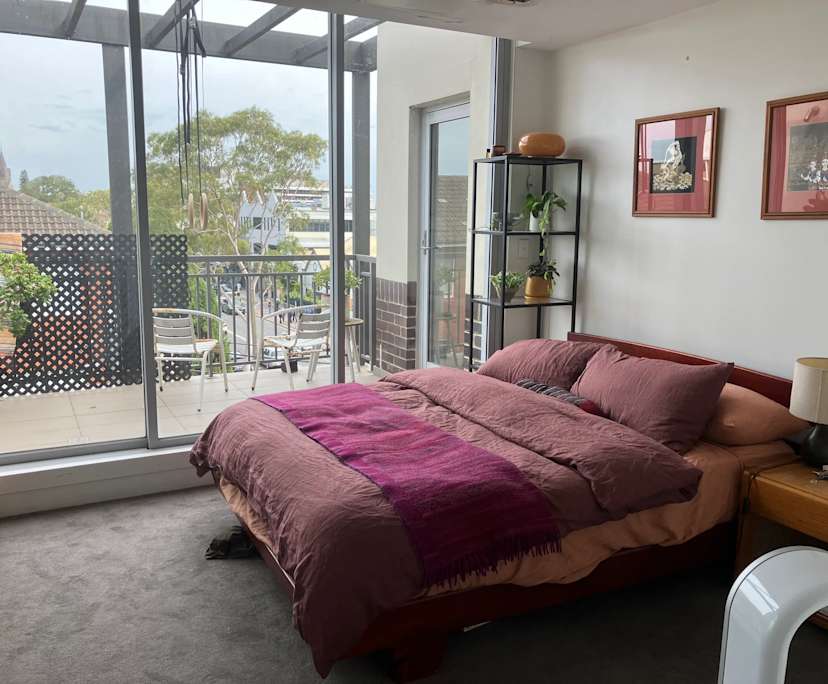 Furnished room with ensuite in a flatshare