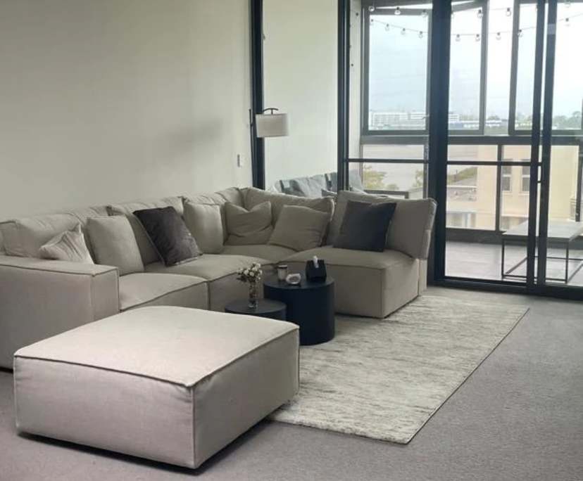 Furnished room in a flatshare