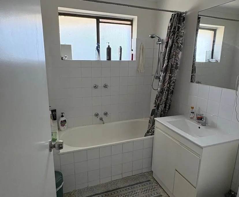 Furnished room in a flatshare