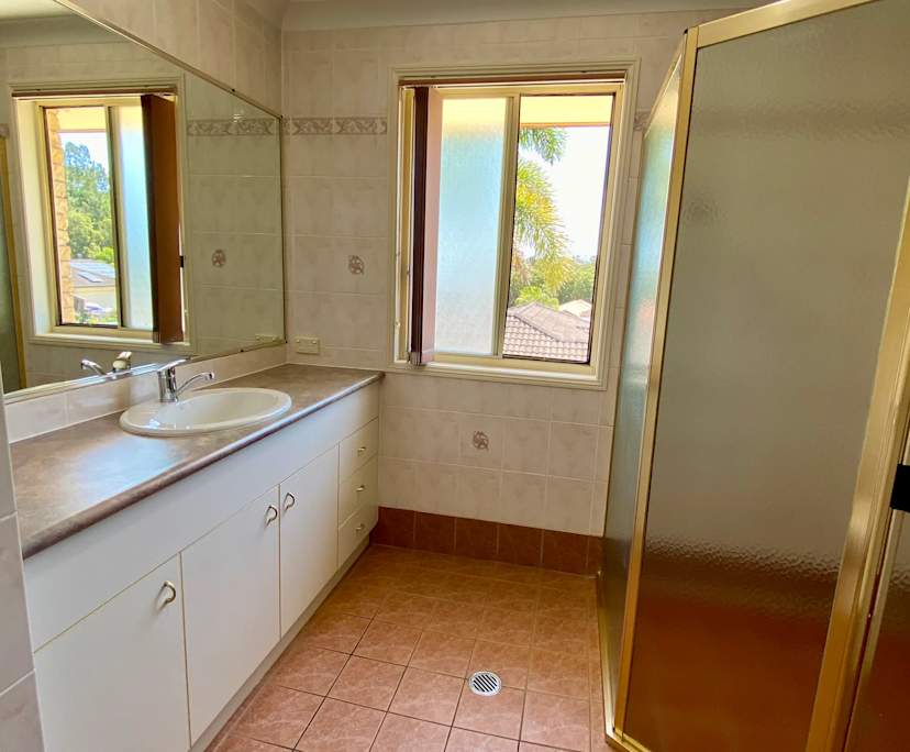 $470, Share-house, 5 bathrooms, Molendinar QLD 4214