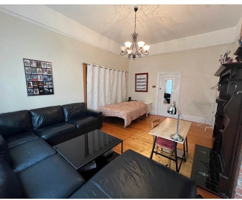 Furnished room in a share house
