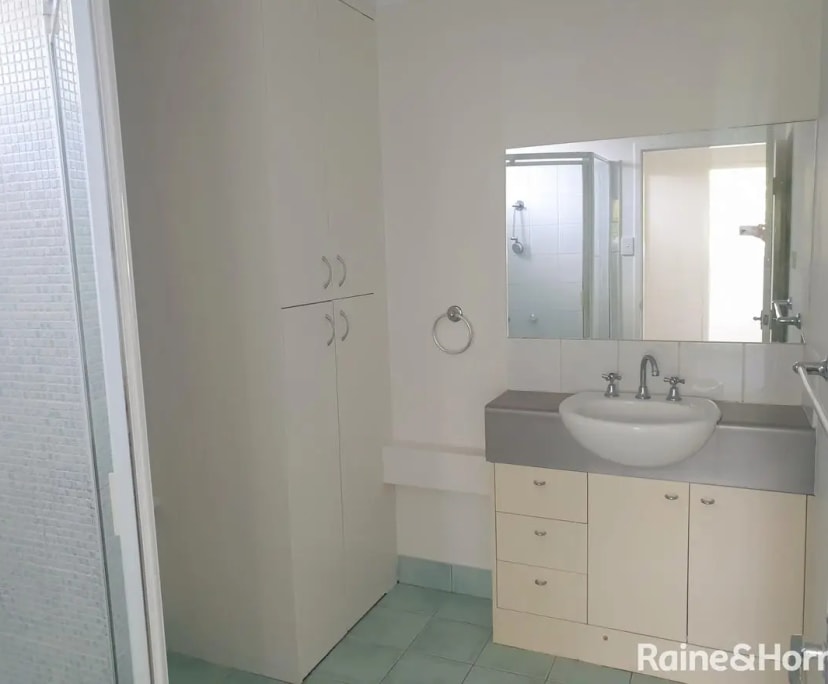 $240, Flatshare, 2 bathrooms, Auchenflower QLD 4066