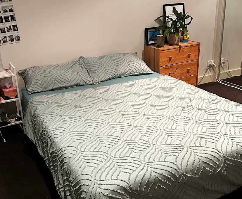 Furnished room in a flatshare