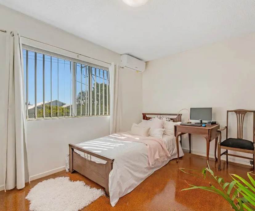 Unfurnished room in a flatshare