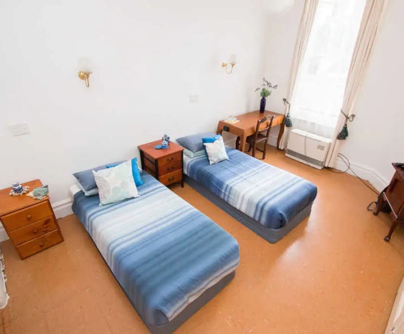 $500, 1-bed, 1 bathroom, St Kilda VIC 3182