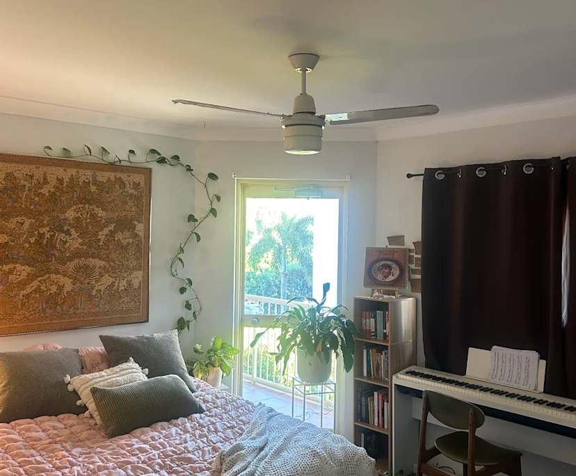 Furnished room with ensuite in a flatshare