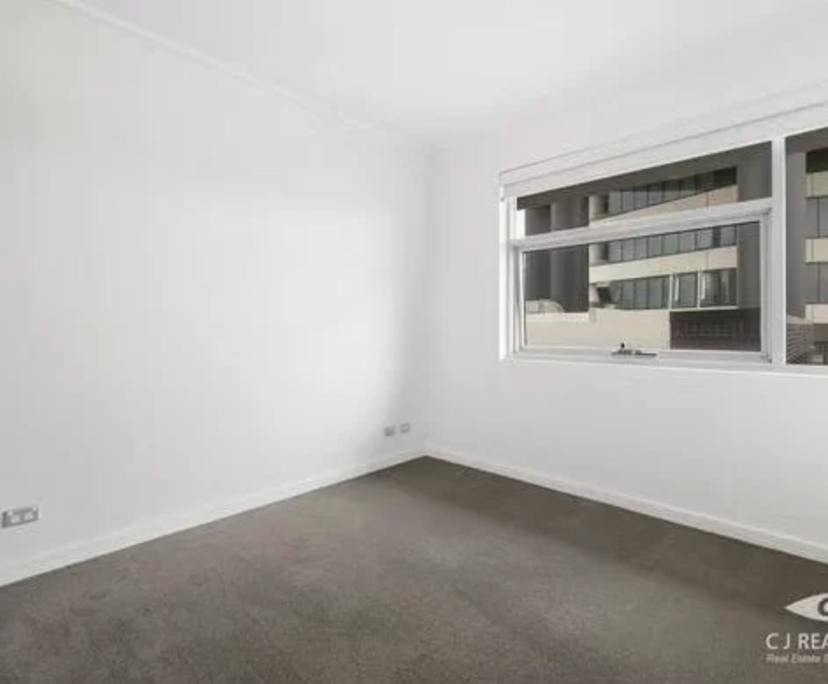 Unfurnished room with own bathroom