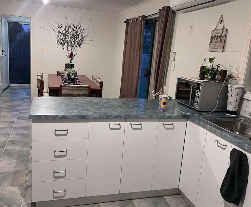 Room in a share house