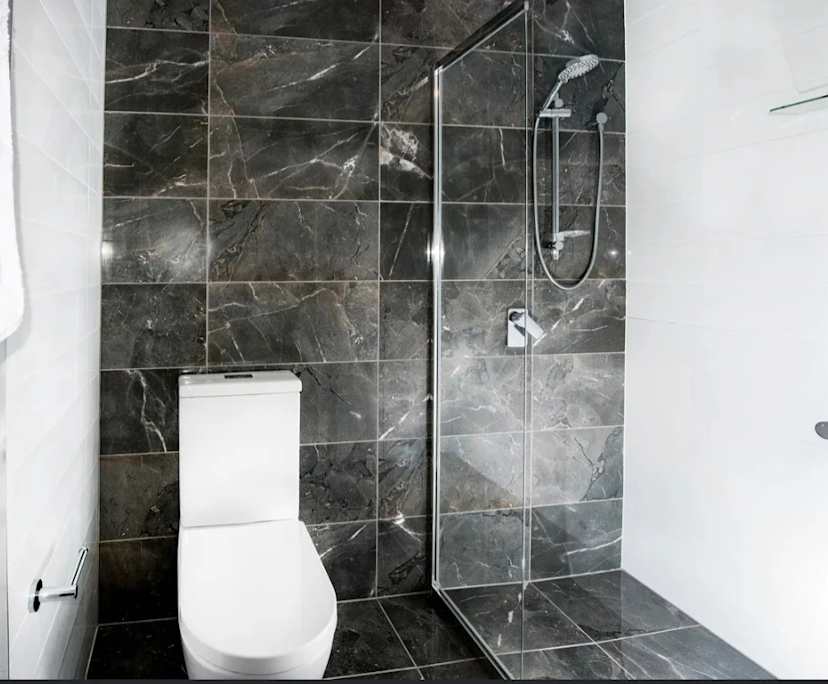 Furnished room with ensuite in a flatshare