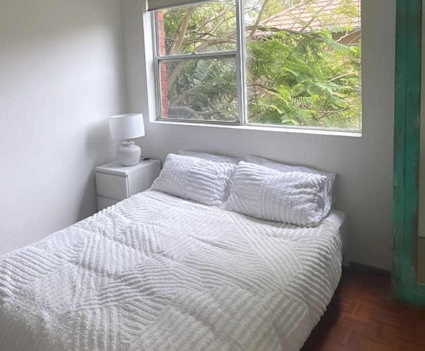 Furnished room in a flatshare