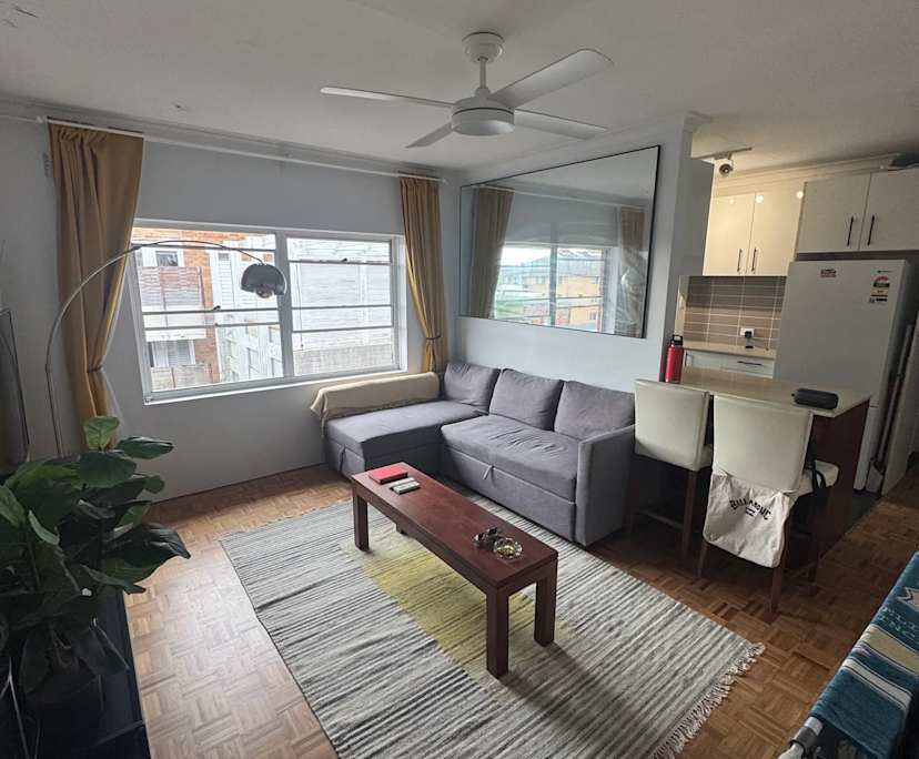 Furnished room in a flatshare