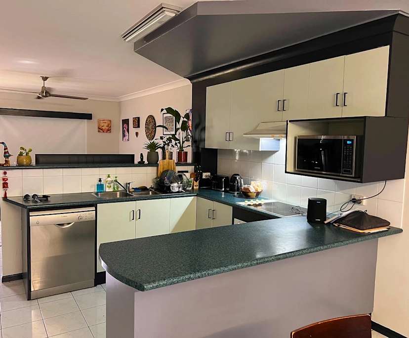 $250, Flatshare, 2 bathrooms, Manunda QLD 4870