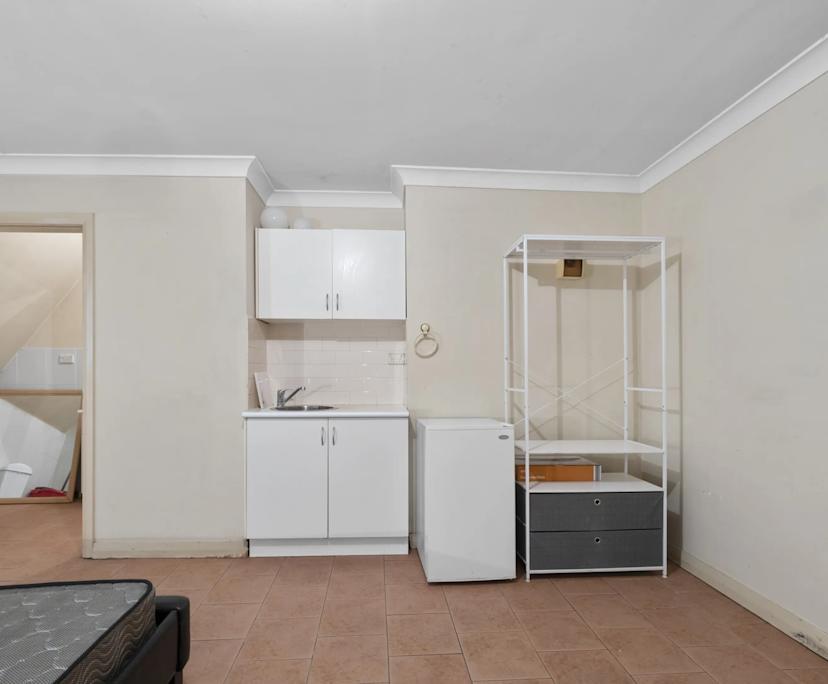 $395, Studio, 1 bathroom, Enmore NSW 2042