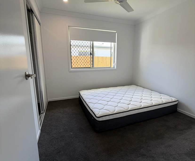 Room in a share house