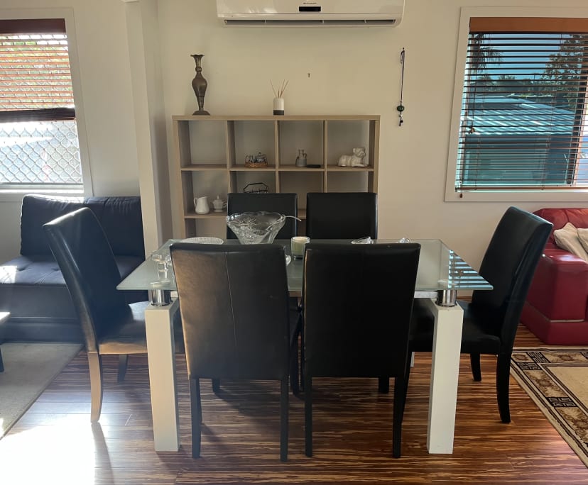$380, Homestay, 3 bathrooms, Southport QLD 4215