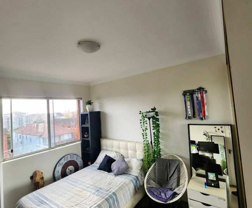 Furnished room in a flatshare