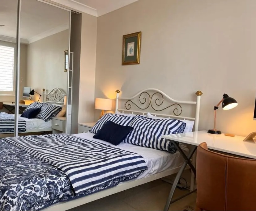 Furnished room in a flatshare