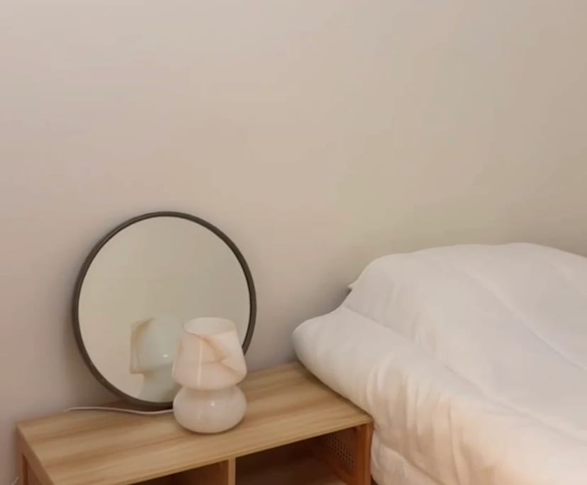 Furnished room in a flatshare