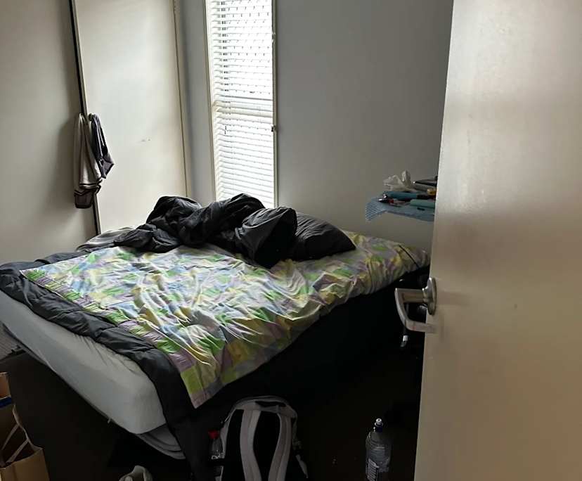 Room in a share house