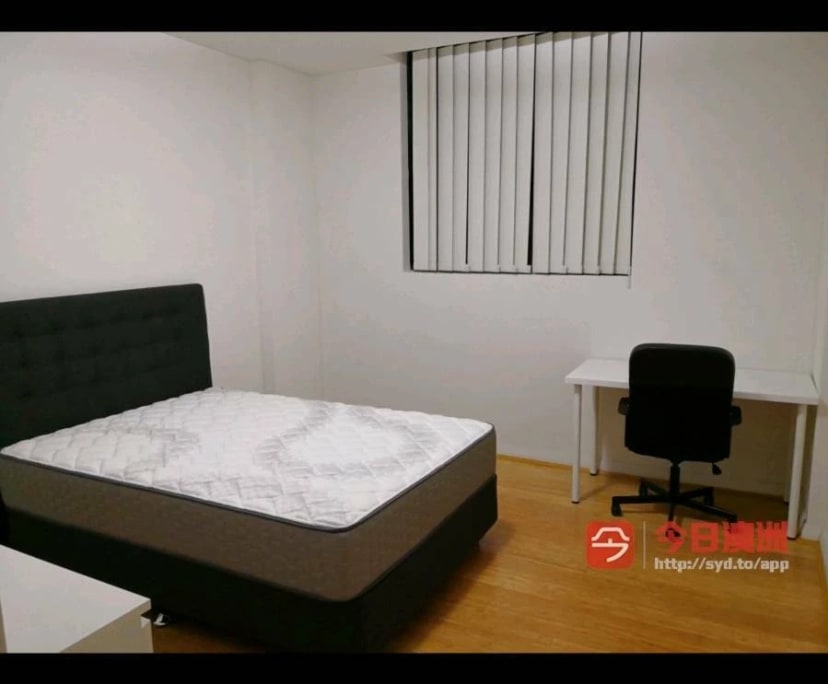 Furnished room in a flatshare