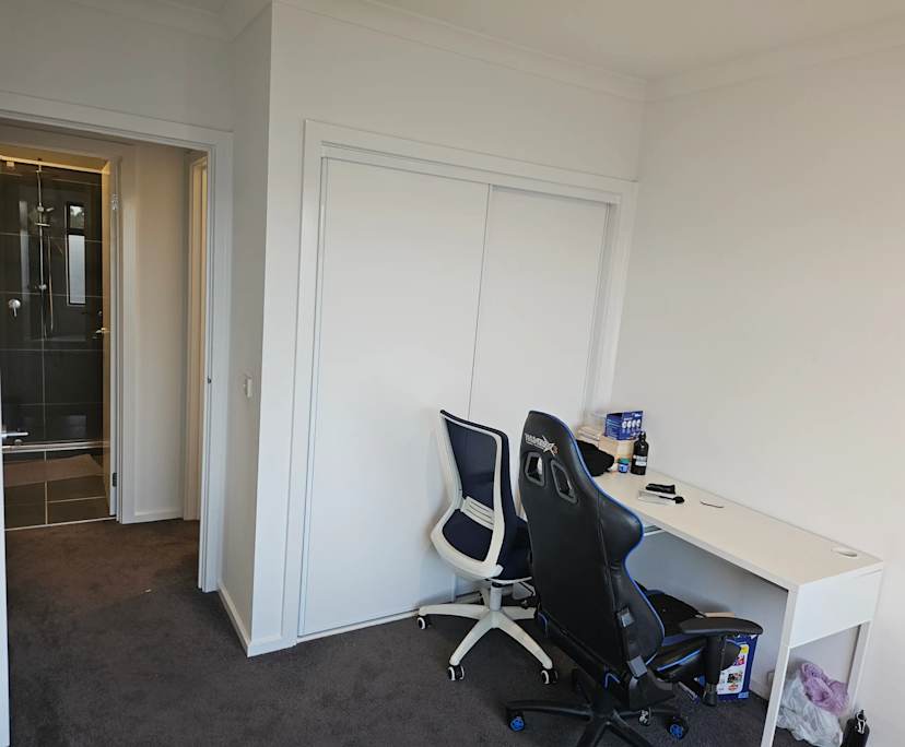 Unfurnished room in a share house