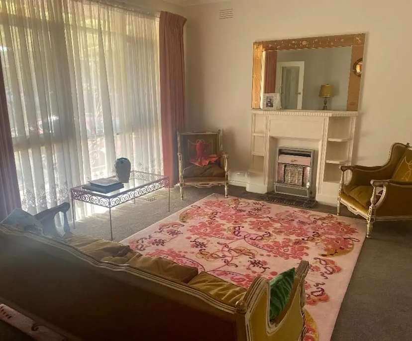Room in a share house