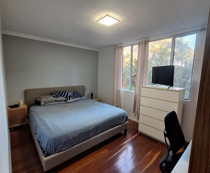 Furnished room in a flatshare